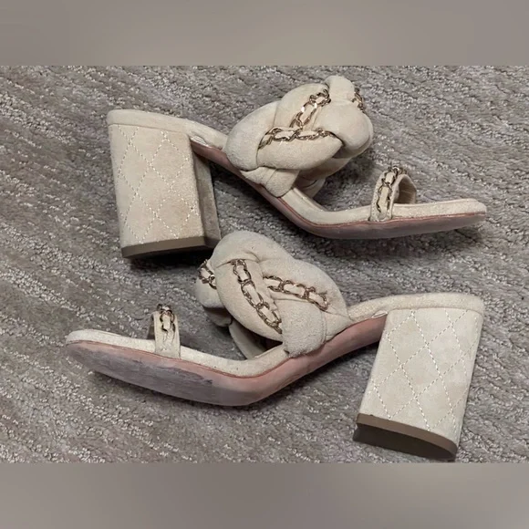 Chanel suede heels with hardware - Picture 4 of 8